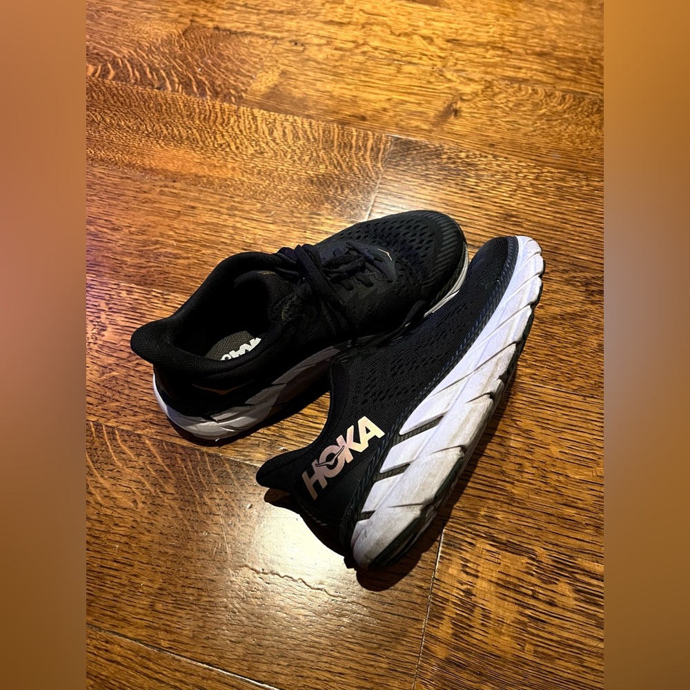 Hokas Clifton 7 Black - Size 8 Women’s